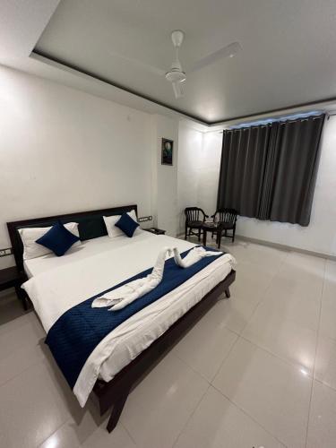 hotel giriraj palace