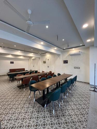 hotel giriraj palace