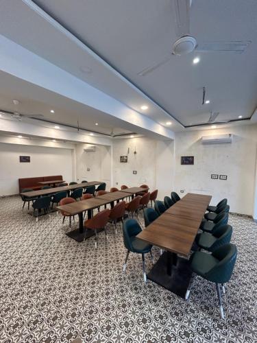 hotel giriraj palace