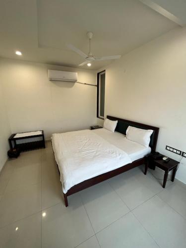 hotel giriraj palace