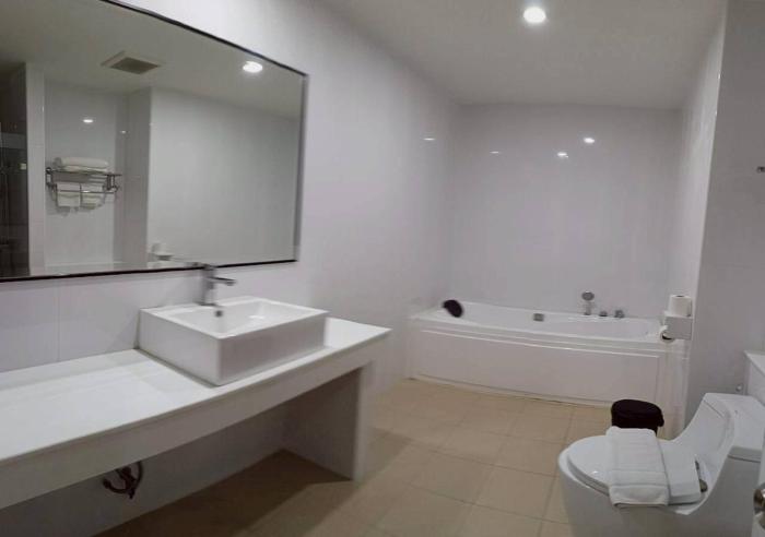 njoy prestige grand hotel don mueang