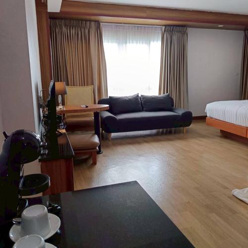 njoy prestige grand hotel don mueang