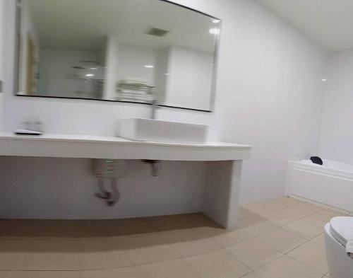 njoy prestige grand hotel don mueang