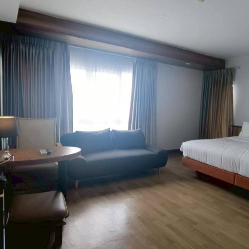 njoy prestige grand hotel don mueang