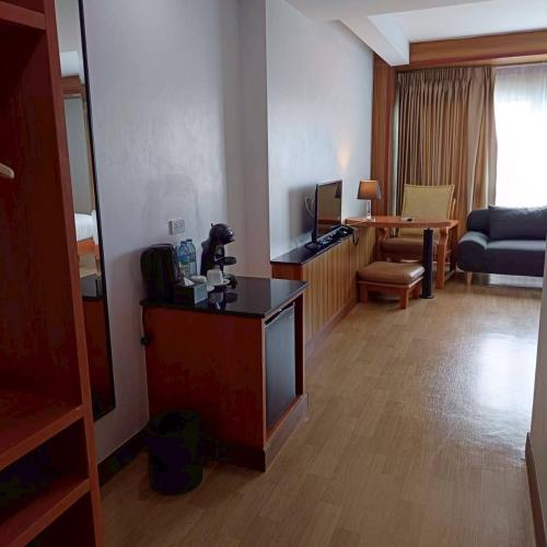 njoy prestige grand hotel don mueang