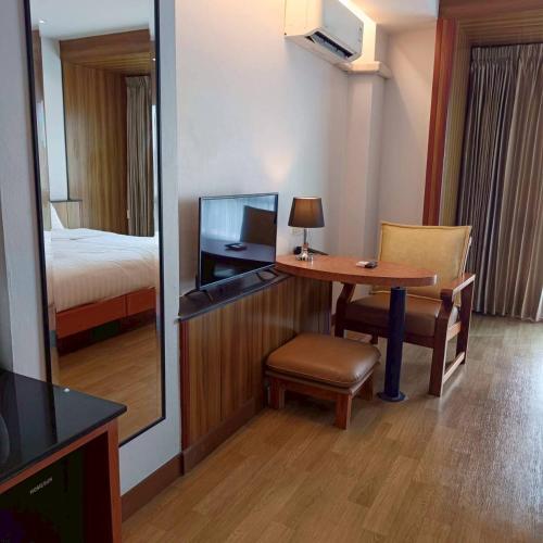 njoy prestige grand hotel don mueang