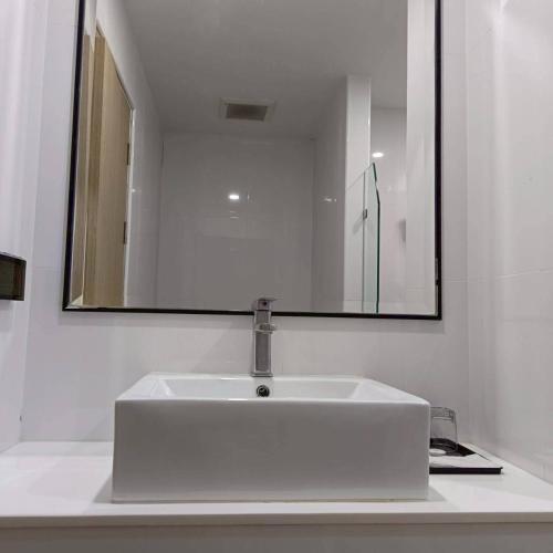 njoy prestige grand hotel don mueang