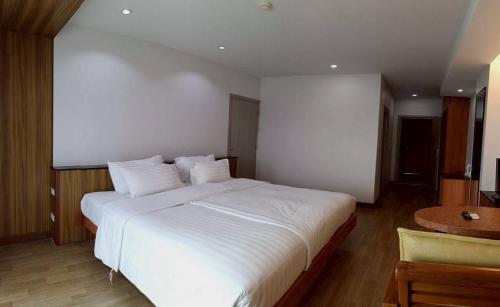 njoy prestige grand hotel don mueang
