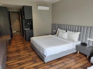 the democracy hotel and resort