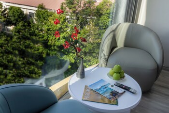 vluna hotel managed by thm