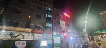 hotel tan square inn lodge