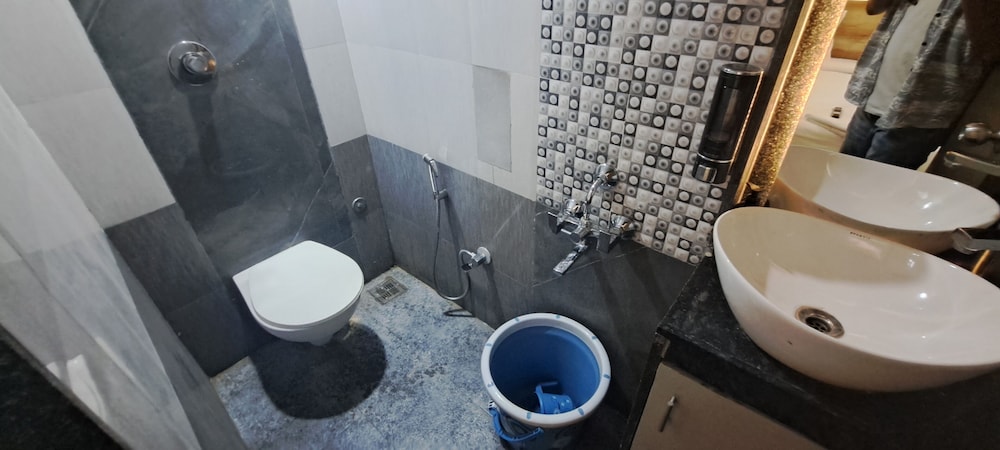 hotel tan square inn lodge