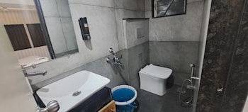 hotel tan square inn lodge