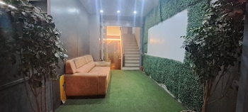 Hotel Tan Square Inn Lodge,,2 star