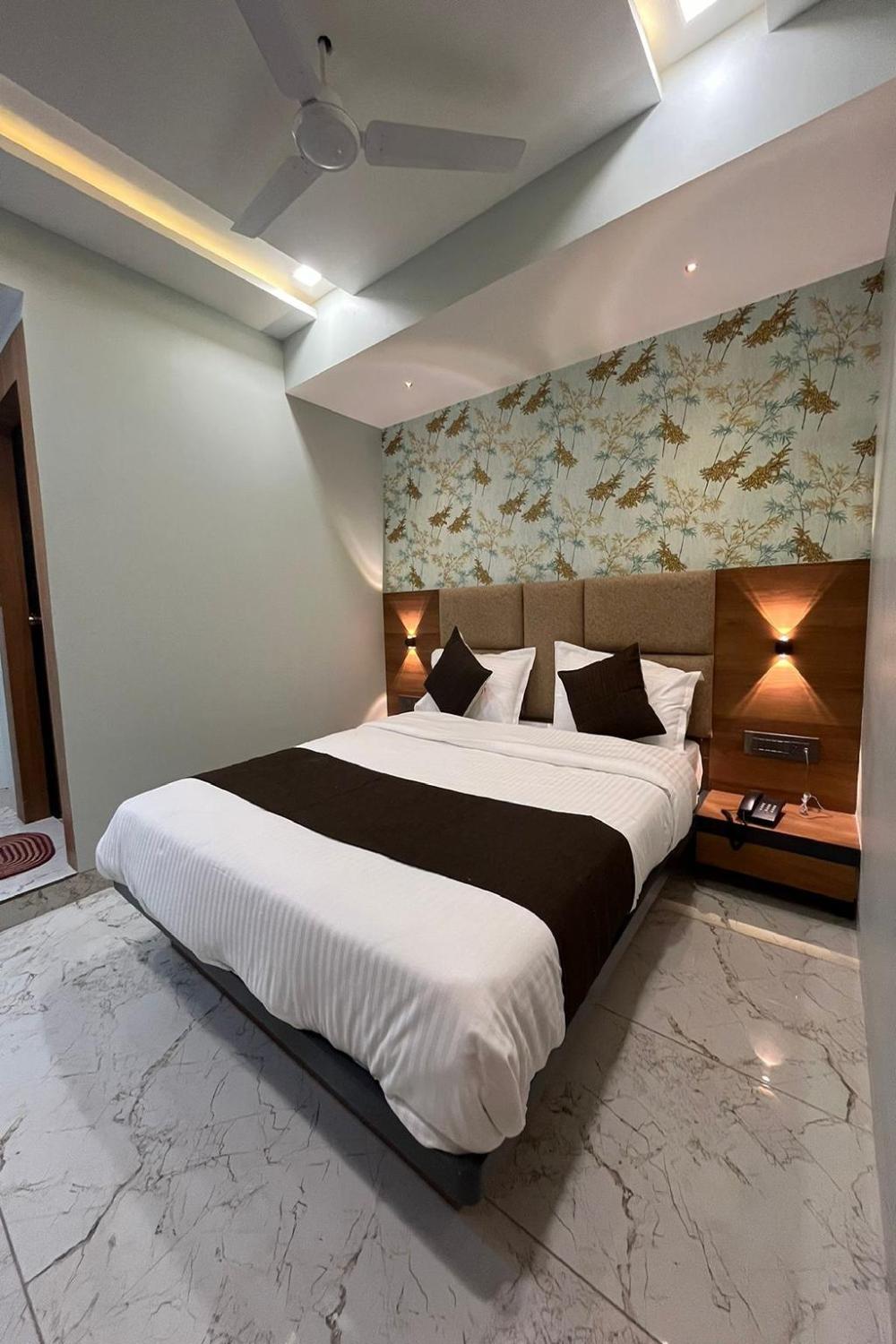 hotel moon light isanpur ahmedabad