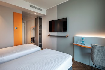 loginn hotel koln airport