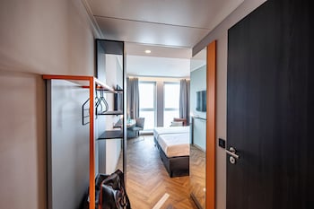 loginn hotel koln airport