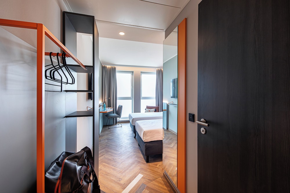 loginn hotel koln airport