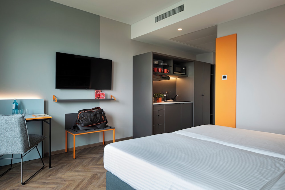 loginn hotel koln airport