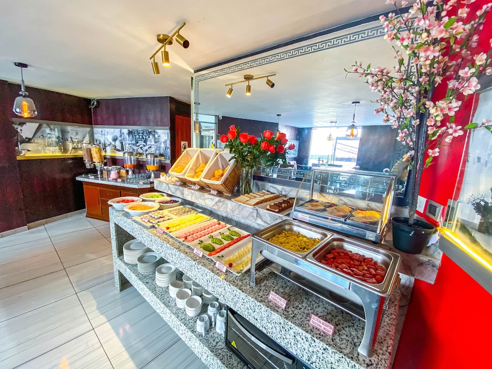 hotels collect a monet