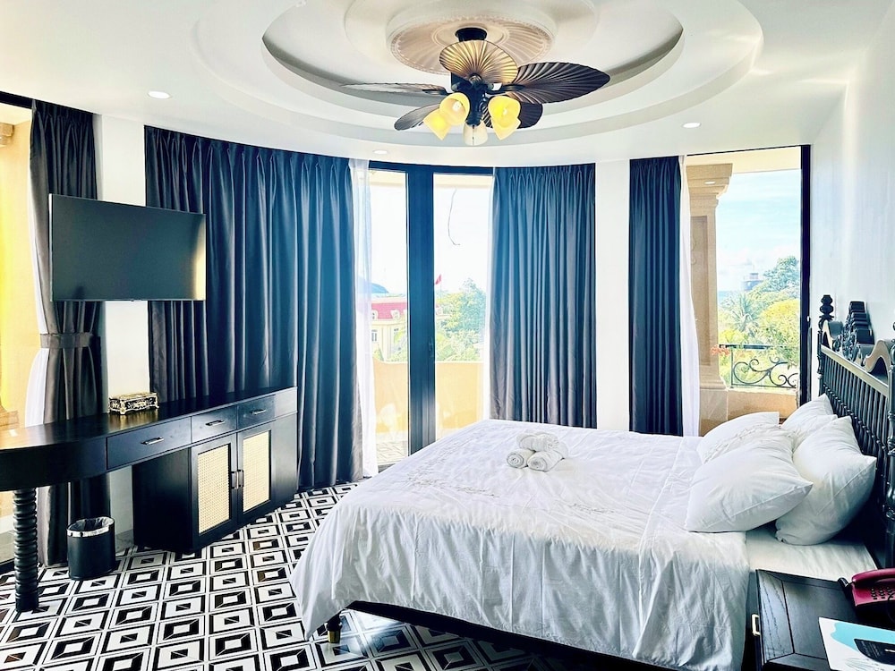 nereus hotel