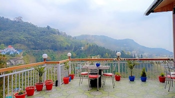 hotel the pine villa mussoorie