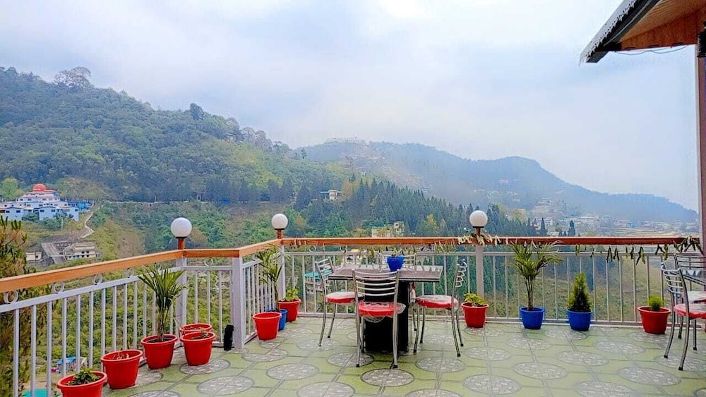 hotel the pine villa mussoorie