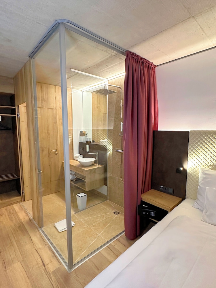 hotel im zentrum fur visionen