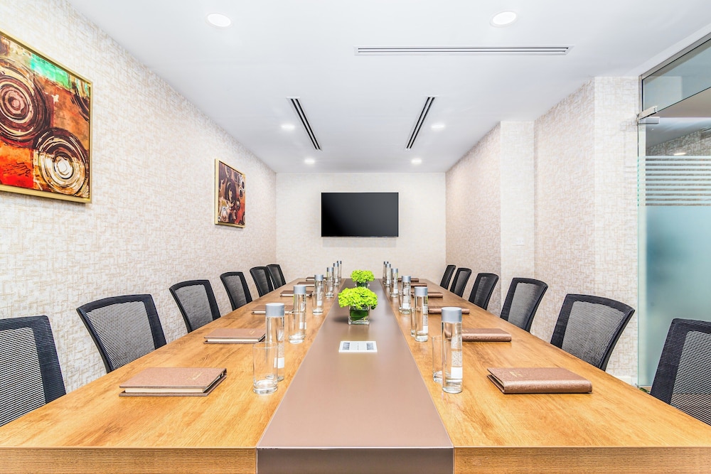 central inn hotel and suites al sadd doha qatar