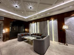 crown park luxury hotel
