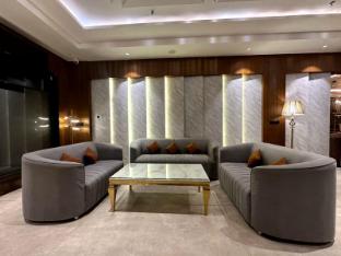 crown park luxury hotel