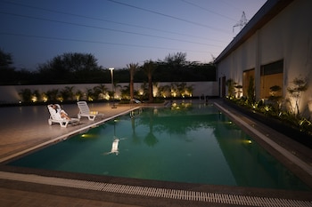 crown park luxury hotel