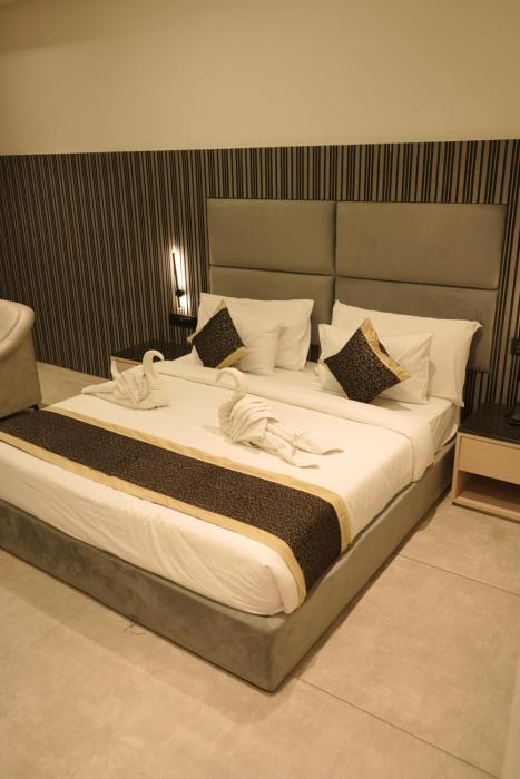 crown park luxury hotel