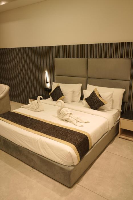 crown park luxury hotel