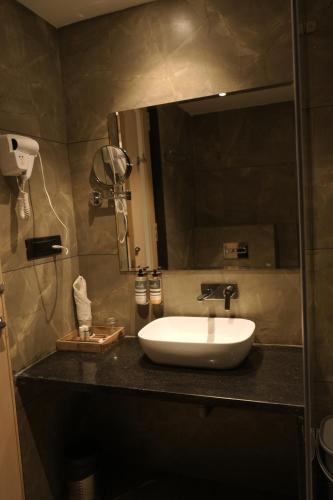 crown park luxury hotel