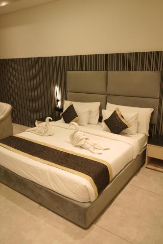 crown park luxury hotel