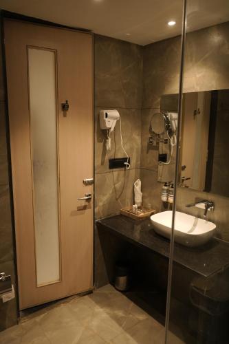 crown park luxury hotel