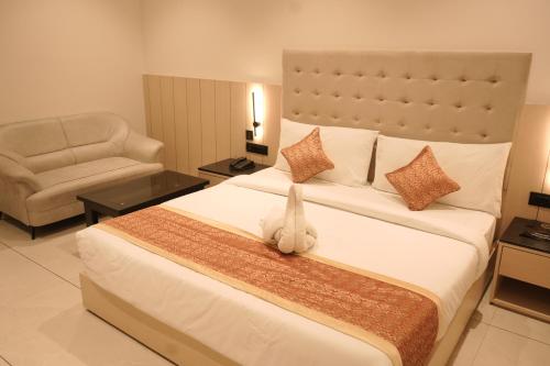 crown park luxury hotel