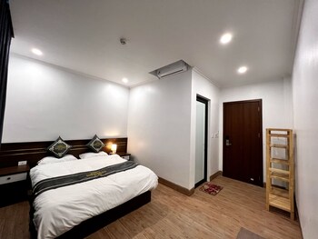 apricot garden hotel