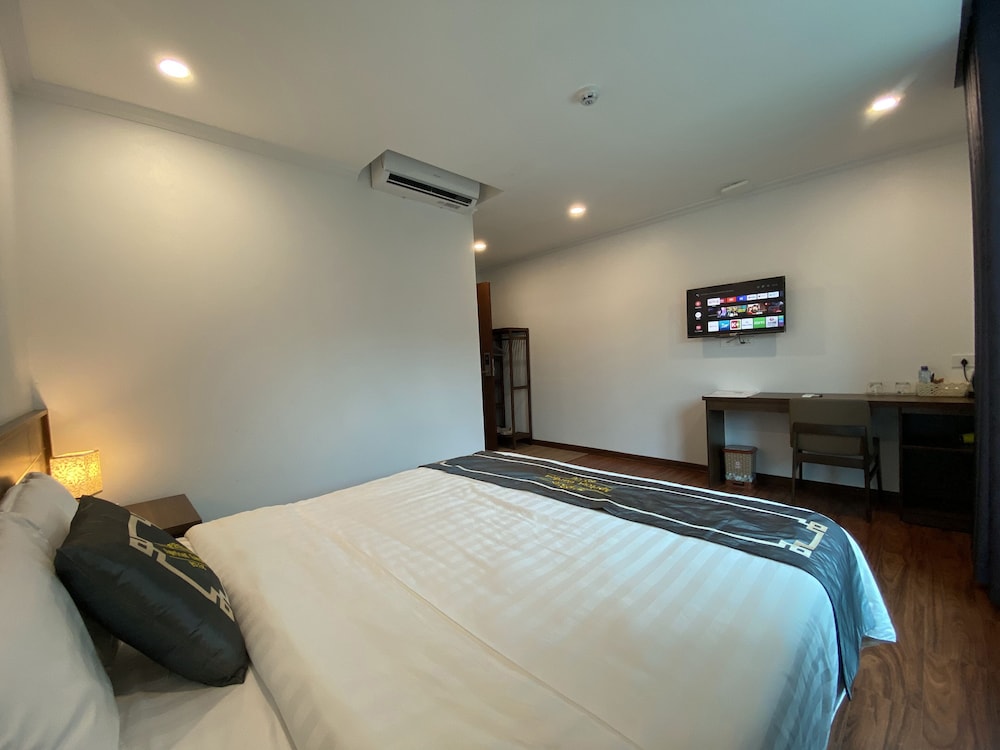 apricot garden hotel