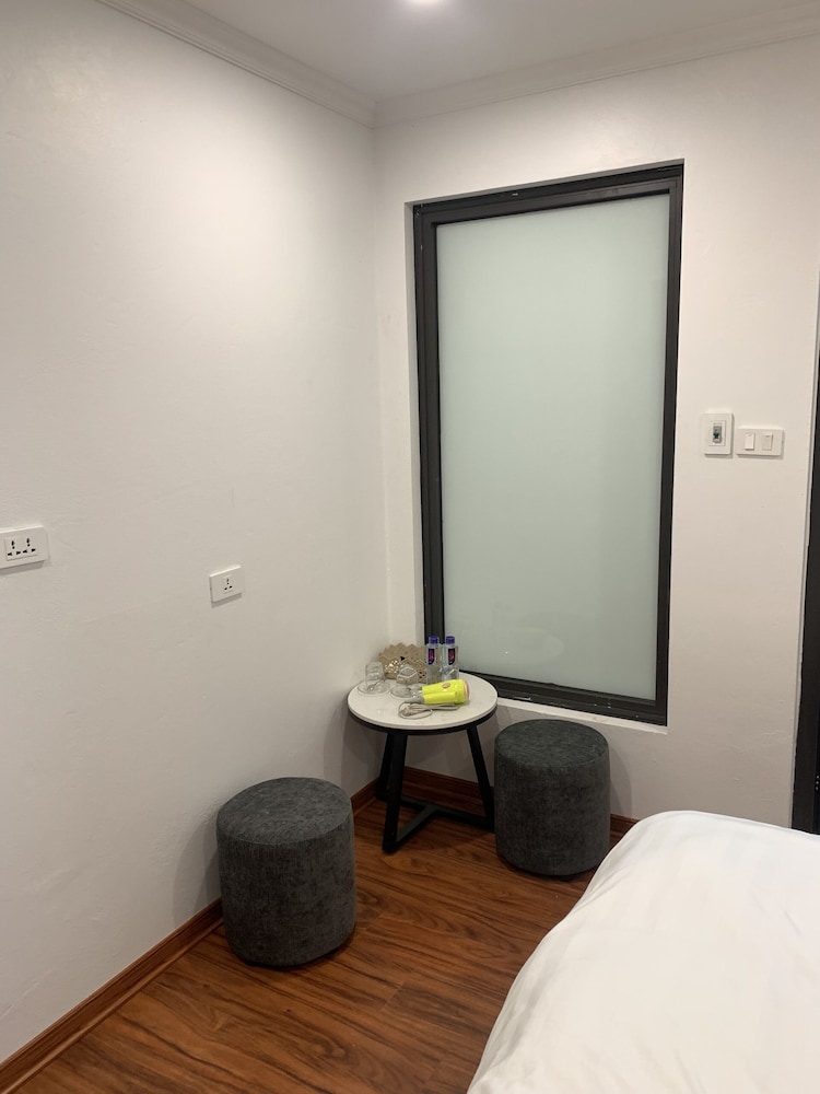 apricot garden hotel