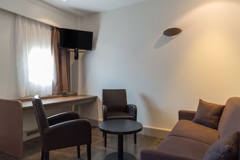 Hotel The Originals Brive-La-Gaillarde Ouest Le Moulin Rouge (Ex Inter-Hotel),Zone Artisanale Le Moulin Rouge, Rn 89,3 star