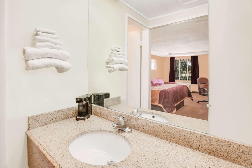 rodeway inn and suites