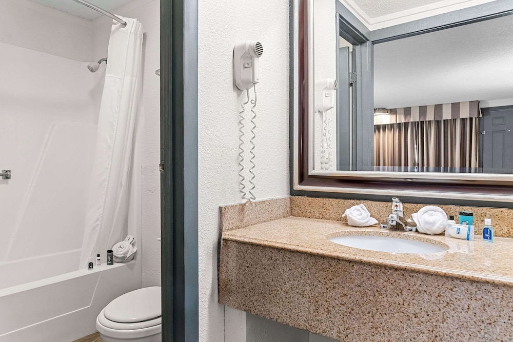 rodeway inn and suites