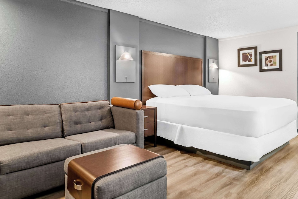 rodeway inn and suites