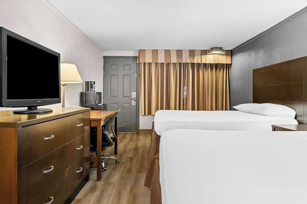 rodeway inn and suites