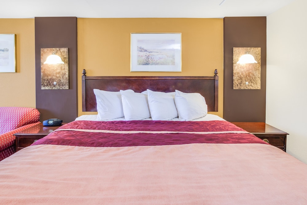 rodeway inn and suites