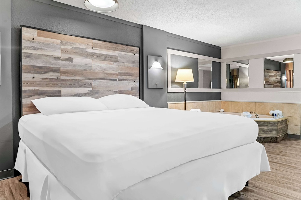 rodeway inn and suites