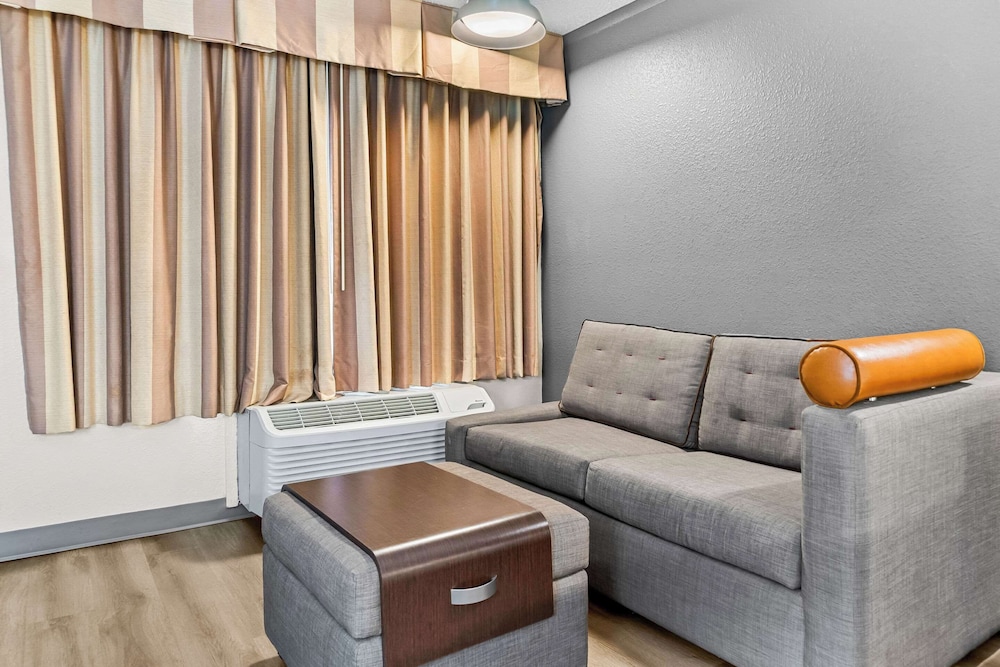 rodeway inn and suites