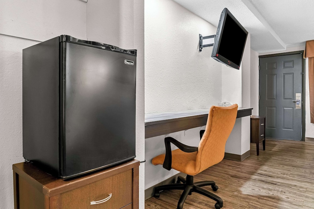 rodeway inn and suites